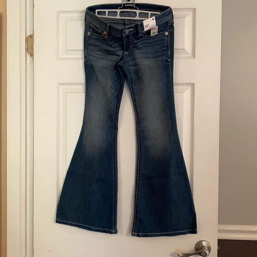 Express bell flare low rise size 4 short (4s) NWT